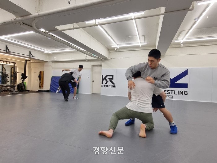 “푸시프레스 100개·버피 100개! 12분 목표로 가봅시다”