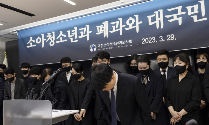 저출생에…소아청소년과 “간판 내릴 판”
