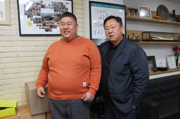“일상의 삶을 주고싶어”···아버지는 아들을 위해 ‘장애인 보호작업장’을 차렸다