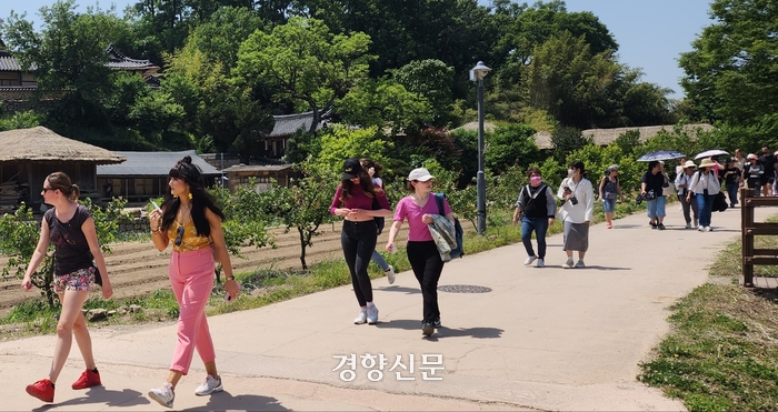관광객 ‘볼 맛’ 안 나는 세계문화유산 경주 양동마을…집 주인은 ‘죽을 맛’[현장에서]