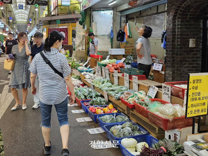농작물 피해에 시장 상인들 ‘한숨’…“복숭아 썩은 것 좀 보소”[현장]