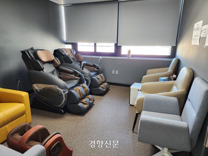 “더이상 그늘 안 찾아도 돼 좋네요” 제주 이동노동자 쉼터 ‘혼디쉼팡’ 가보니