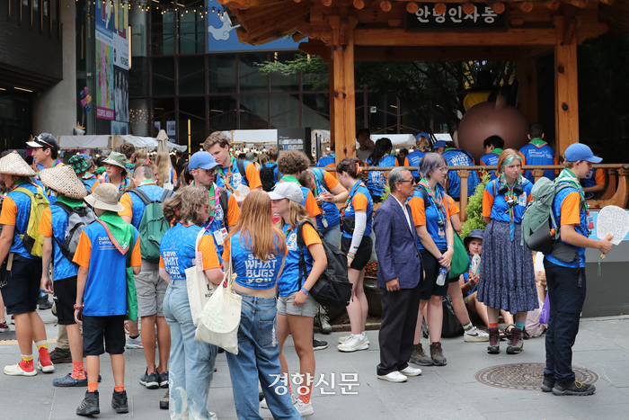 한국 남은 잼버리 대원들, 코엑스서 옷 훔치다 경찰에 붙잡혀