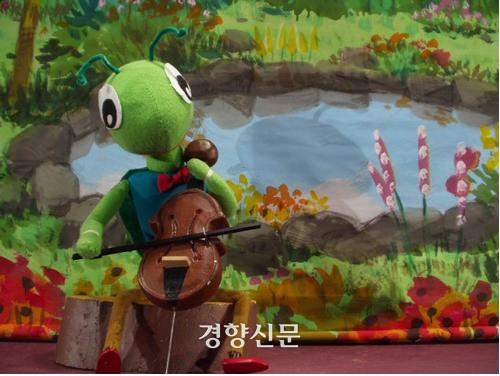 [경향의 눈] 가난한 개미, 부자 베짱이