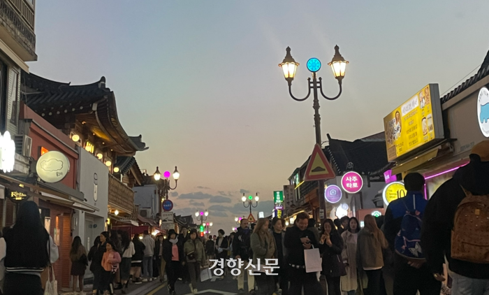 황리단길로 MZ세대 사로잡은 ‘경주’…수학 여행지서 SNS ‘핫플’로[현장에서]