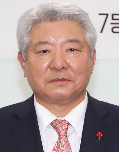 “10년간 변호사 선임한 적 없다”던 김홍일…거짓이었다