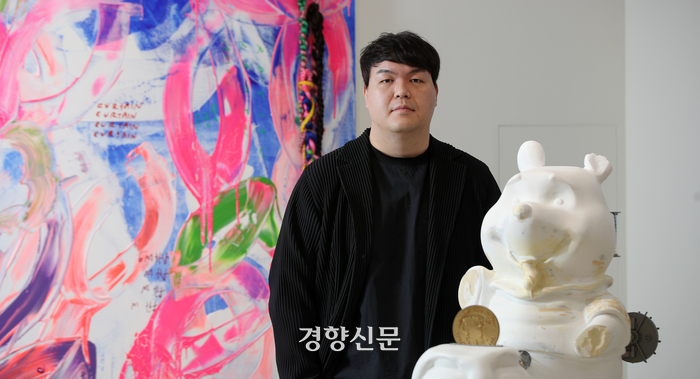 “눈에 밟히는 이상한 작품, 조금 지나면 유니크”···MZ컬렉터가 차린 ‘이상한 아트페어’