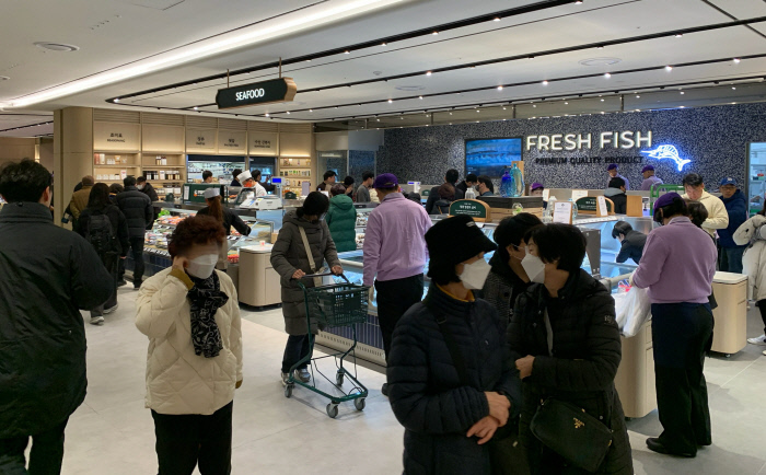 [함께하는 기업]롯데백화점-미래형 식품관 1호 ‘푸드 에비뉴’ 미식 랜드마크 안착