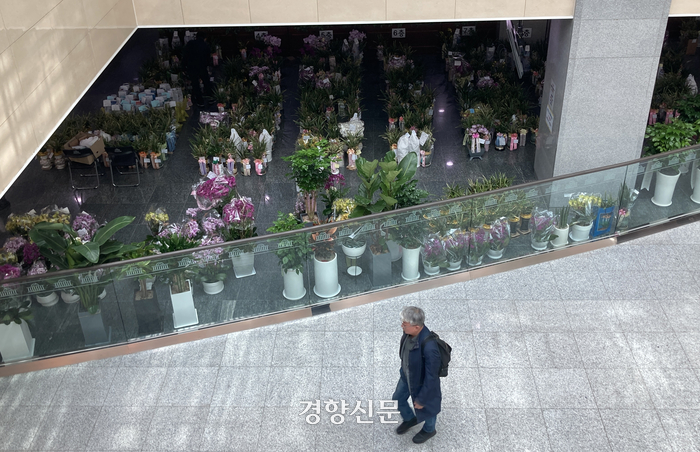난향 가득한 의원회관 절반은 떠난다[국회 풍경]