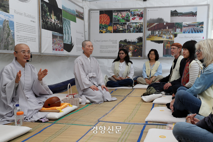 ‘도심에서 만나는 불교’…부처님도 곧 오실 전통문화마당[정동길 옆 사진관]