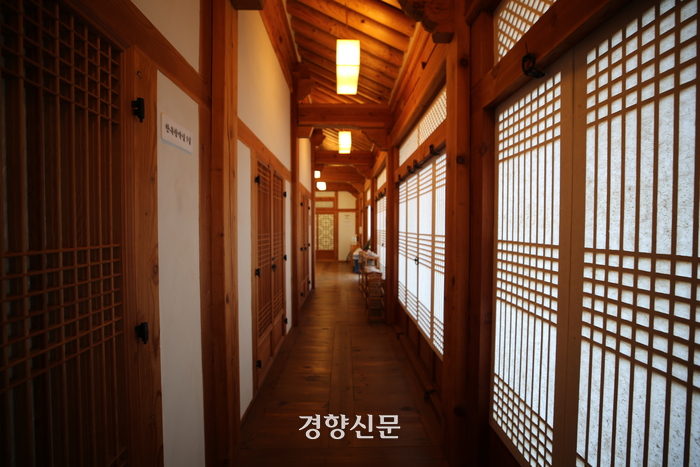 도서관에서 캠핑하고 음악 감상하고···책과 함께하는 가족나들이 ‘수도권 이색 도서관’