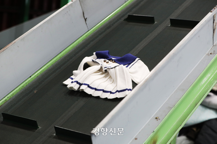 나이지리아로 간 ‘7번’ 유니폼, 옷의 죽음을 따라가다[쓰레기 오비추어리①]