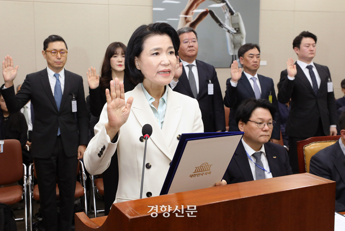 국감 출석한 이진숙 “MBC, 민주노총 방송으로 불려···방통위 신뢰 하락, 탄핵 안 당했으면 달랐을 것”