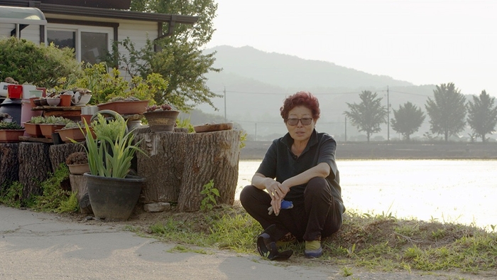 닥치는 대로 일하며, 애들을 먹여 살리려 했던…1970~90년대 ‘여성들의 노동 서사’ [플랫]
