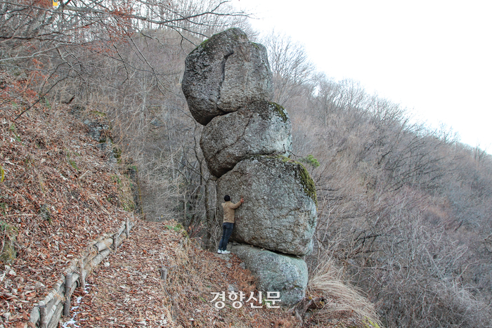 산청판 피사의 사탑 ‘와불산 공개바위’를 아시나요