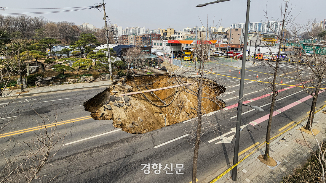 [속보]강동구 ‘싱크홀’ 매몰 30대 남성 결국 숨진 채 발견