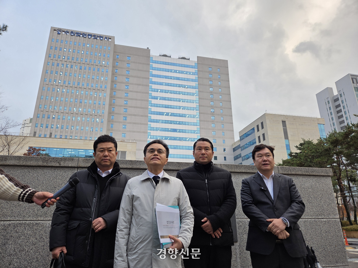검찰의 법관기피 신청 때문에 ‘이화영 술파티 위증 의혹’ 재판 무기한 정지