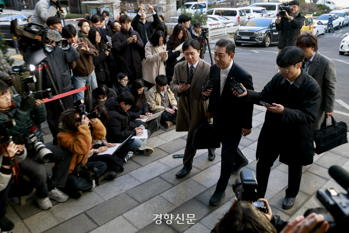 “3000만원 줬다” “받은 적 없어”···김병기 정치 헌금, 강선우·김경처럼 진실공방 양상