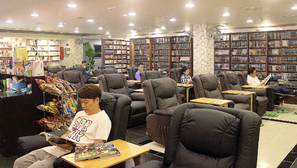 [우리 시대의 새로운 공간]추억의 만화가게가 ‘만화카페’로 진화