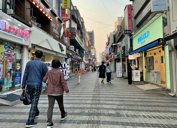 [골목 내시경]안양 골목-젊은이 도시로 탈바꿈한 일번가 골목