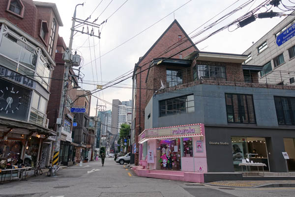 [골목 내시경] 합정동-가볍고, 경쾌, 유쾌, 청춘의 여백과 쉼표가 좋다