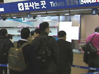 열차는 입석뿐...버스표도 대부분 매진