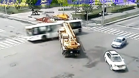 [SNS 세상] 사거리서 막무가내 좌회전…성격 급하네