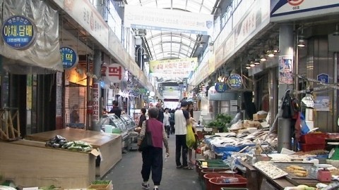 전통시장 내 기업형슈퍼마켓..신선식품 뺀다!