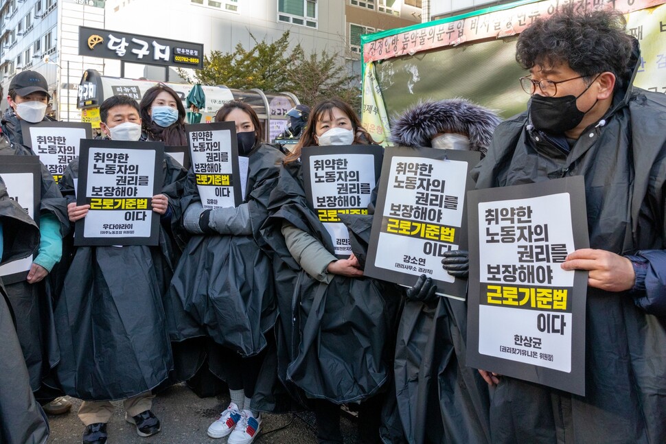 칸막이를 넘어가면 노동권이 사라진다