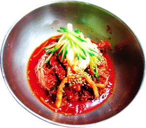 [Gundown의 食遊記] 매콤 새콤하게 비벼먹는 함흥냉면