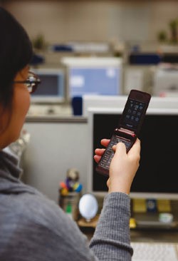 [커버스토리Ⅰ적색경보! ‘디지털 마약’ 02] 누가 뭐래도 ‘피처폰 사랑’