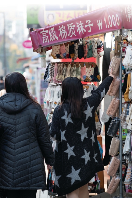 [커버스토리] 서울 명동 · 이대 앞 상인들 기대감 증폭