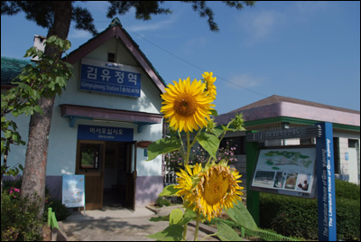 간이역, 속도의 시대 지친 삶을 토닥여주는 듯한…