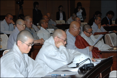 사찰 주변에 단란주점이 될말인가