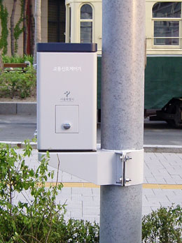 군살 빠진 교통신호 제어기