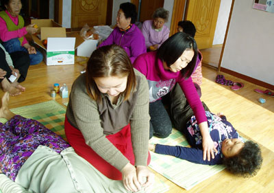 어려운 이웃 도우며 한국살이 도움받죠