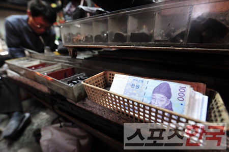 [People] 이대 교내서 구두 수선 20년 허완희씨