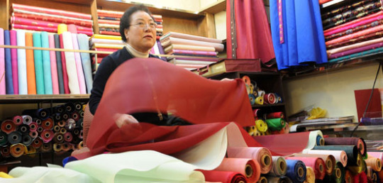 [설특집] 설 대목? 다 옛말이지… 추억을 바느질하는 한복집 할머니들