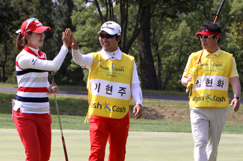 축구선수에서 골프 캐디로 나선 윤슬기