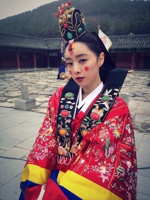 홍수아 전통혼례, 연지곤지 찍고 시집가요~