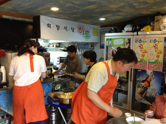 밥도 먹고 꿈도 먹어요 쌍용차 해고자 희망식당 하루