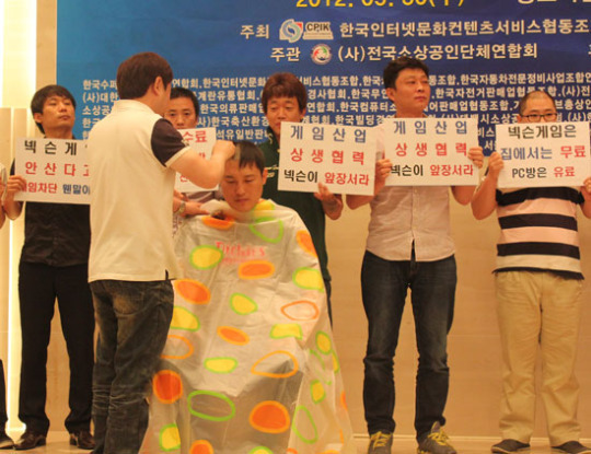 [톡, 톡, Talk] 삭발한 PC방 업주들 무슨 사연 있길래…