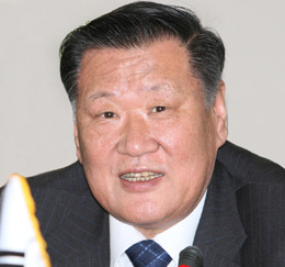 미국 간 정몽구 회장 제값 받기 전략 고수