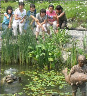 학교 안에 자연 체험 학습장 꾸몄어요
