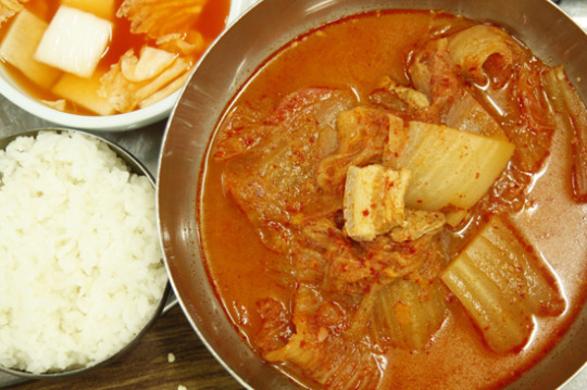 [이야기가 있는 맛집] 김치와 김치음식, 겨우내 묵은 김장 끓여먹고 쌈싸먹고~