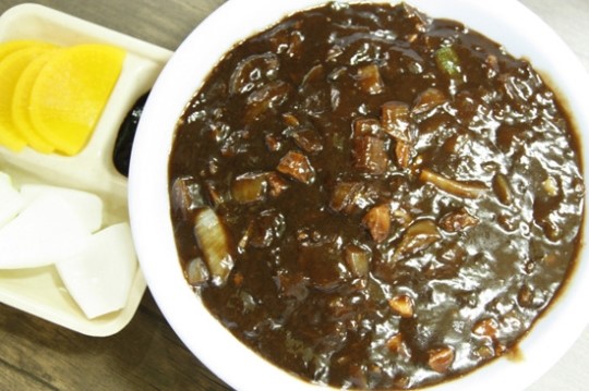 [이야기가 있는 맛집(59)] 화교 첨면장에 한국식 가미해 탄생