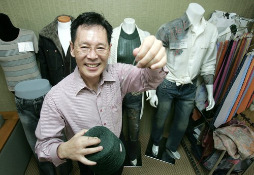 “박근혜 대통령 닥섬유 한복으로 창조경제를”