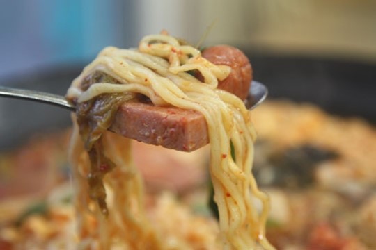 북한냉면·부대찌개… 외부 음식 특색