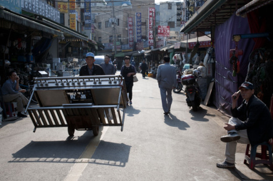 Expats explore Seoul while honing their craft
