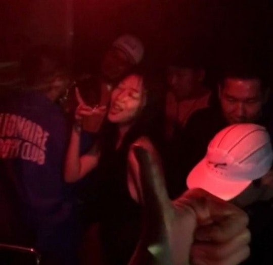 인기 아이돌女, '옆가슴 노출' 클럽 복장 화제 | 인스티즈